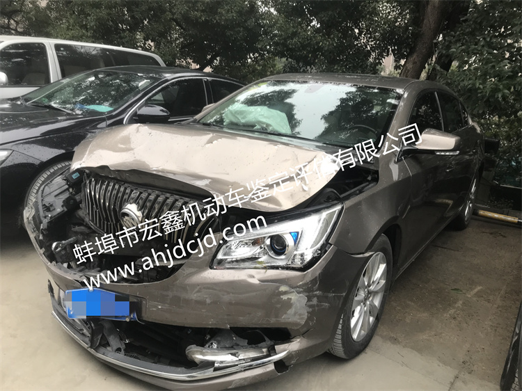 車輛發(fā)生事故后，為何保險(xiǎn)公司的定損價(jià)格與維修單位的報(bào)價(jià)相差巨大？應(yīng)該如何處理？